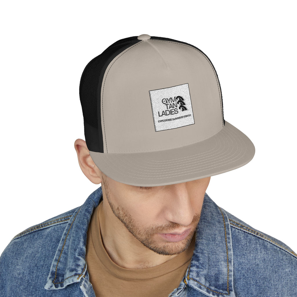 5 Panel Trucker Cap gym tan logo